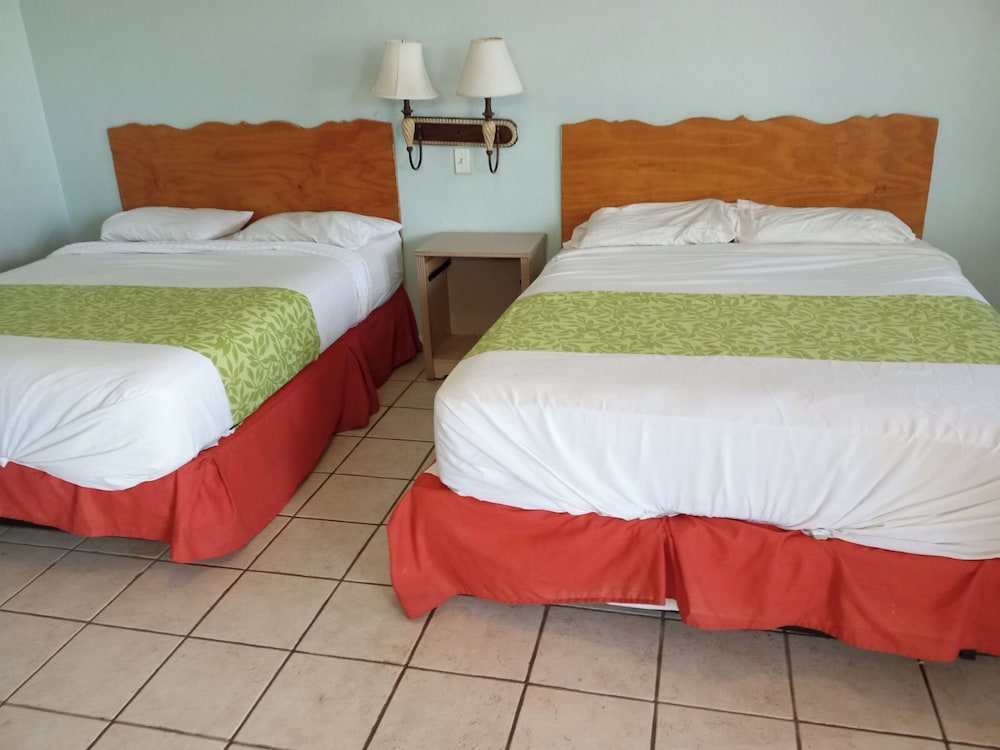 Dixie Plaza hotel — hotel in Tazewell