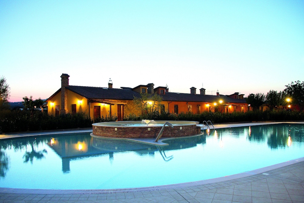 Valle del Metauro Country House — 4-Star Luxury Hotel in Montemaggiore Al Metauro, Italy