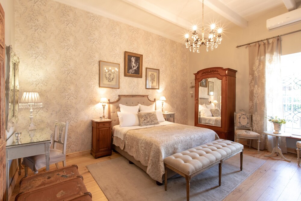 Domaine Du Cap Guest House — 4-Star Luxury Hotel in Paarl, South Africa
