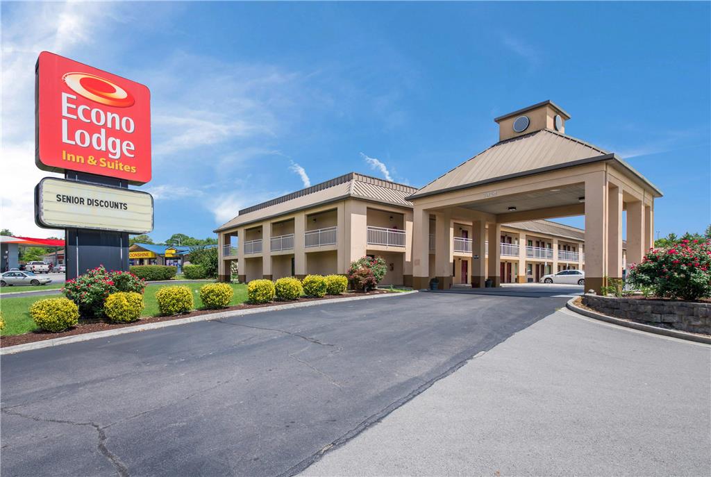 Econo Lodge Inn Suites Knoxville East — Knoxville