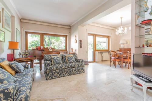 St Peters Garden 3 BDR Apartment — 4-Star Luxury Hotel in Rome, Italy