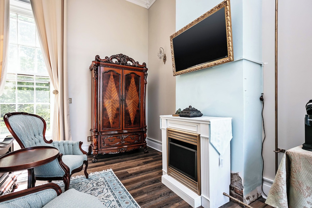 Historic Maple Hill Manor - photo 13