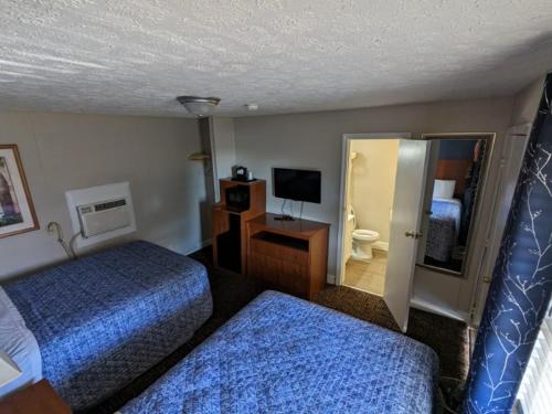 Bea's Parkway Inn - photo 8