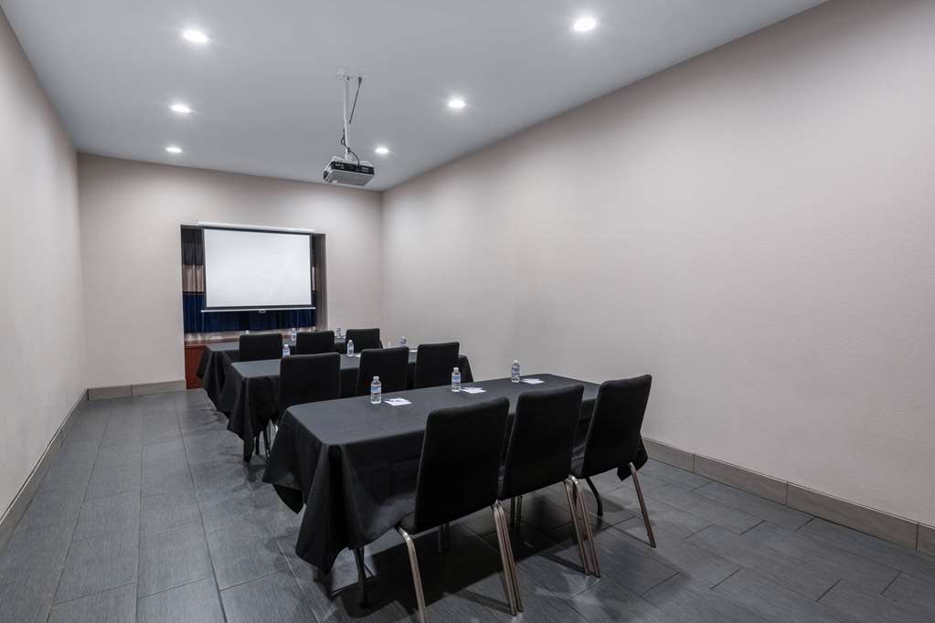 Microtel Inn & Suites by Wyndham Tracy - photo 41