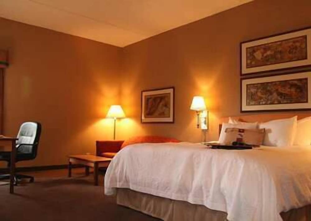 Hampton Inn Seymour - photo 8