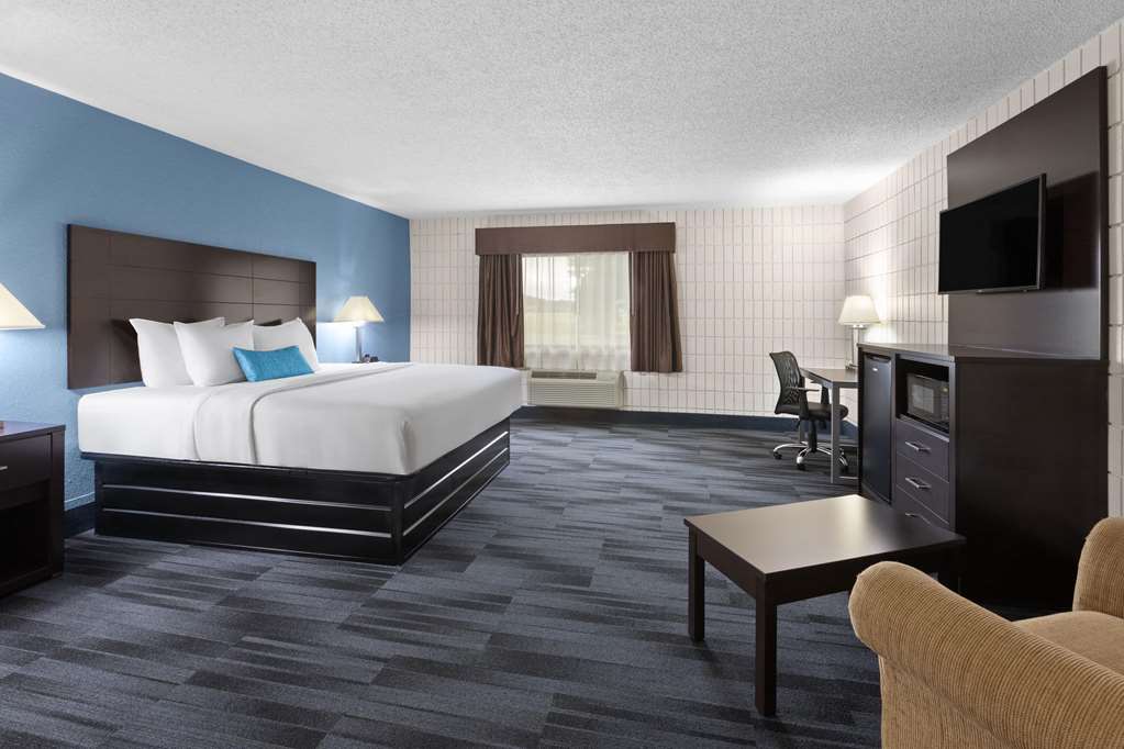 Baymont Inn and Suites by Wyndham Farmington MO - photo 30