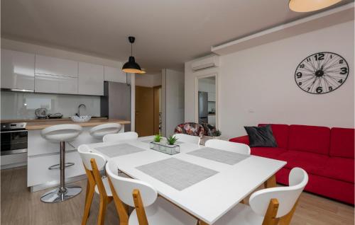 Amazing Apartment In Baska Voda — Baska Voda — photo 5