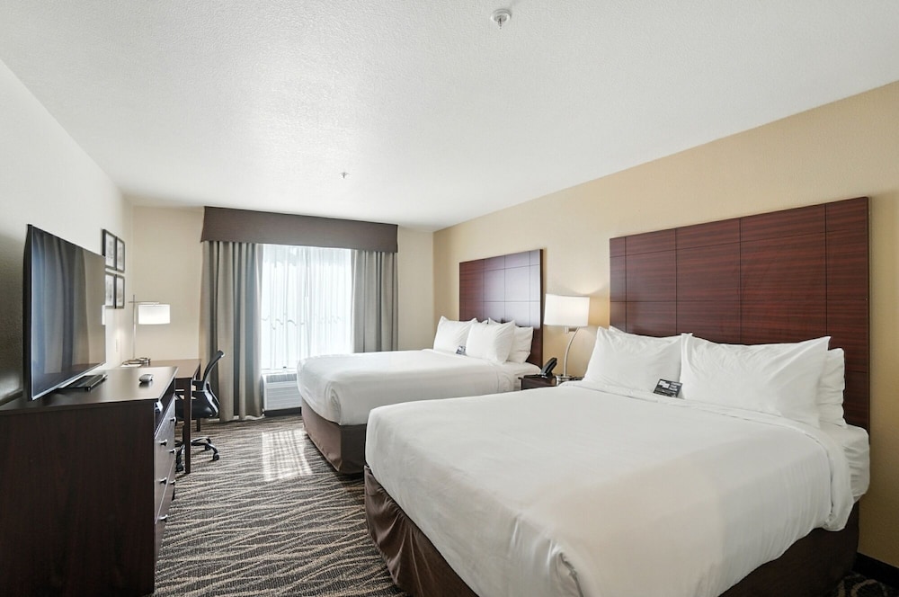 Cobblestone Hotel & Suites Bellefontaine - photo 28