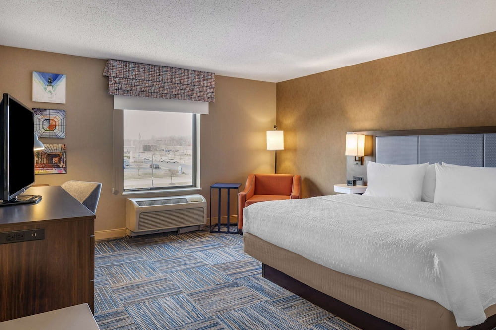 Hampton Inn Greenfield - photo 22