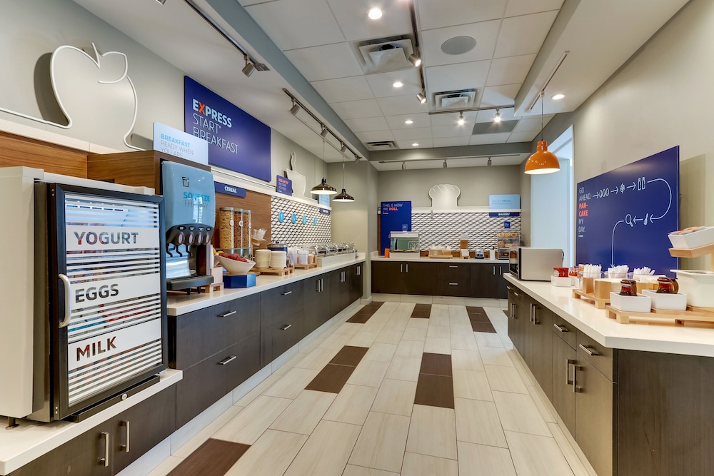 Holiday Inn Express Wilmington Porters Neck - photo 42