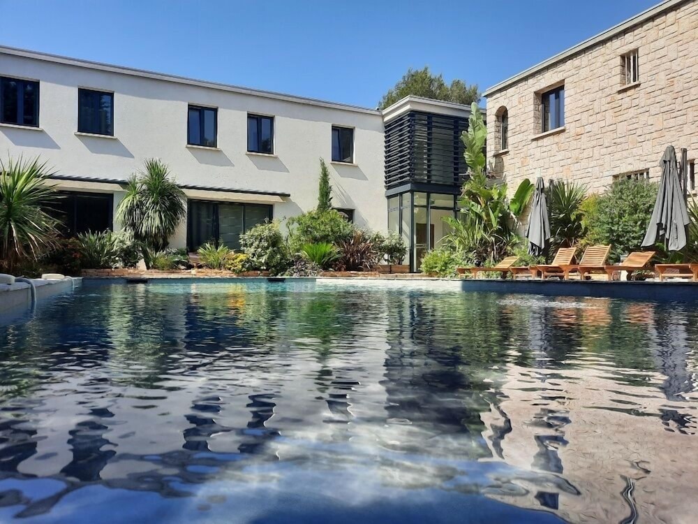 Hôtel Particulier Cassis Parking gratuit Piscine chauffée in Cassis, France