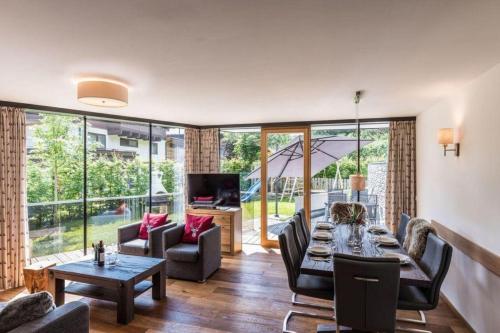 Residenz Wildkogelbahnen Top 18 — 4-Star Luxury Hotel in Neukirchen Am Grossvenediger, Austria