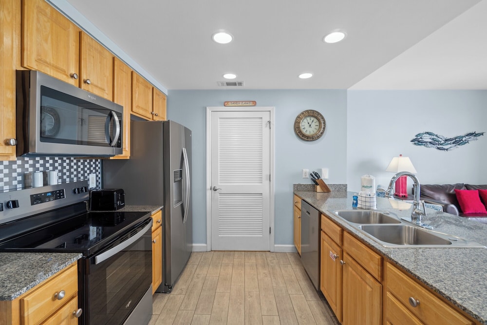 Splash Beach Resort by Book That Condo - photo 52