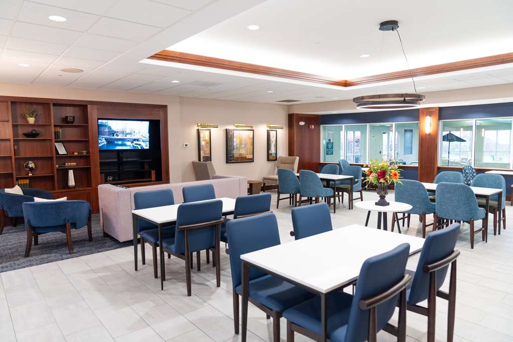 La Quinta Inn & Suites by Wyndham Bannockburn Deerfield - photo 12
