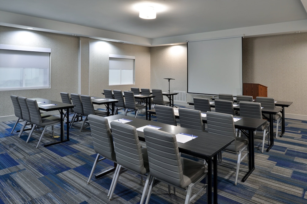 Holiday Inn Express Hotel & Suites Royse City by IHG - photo 56
