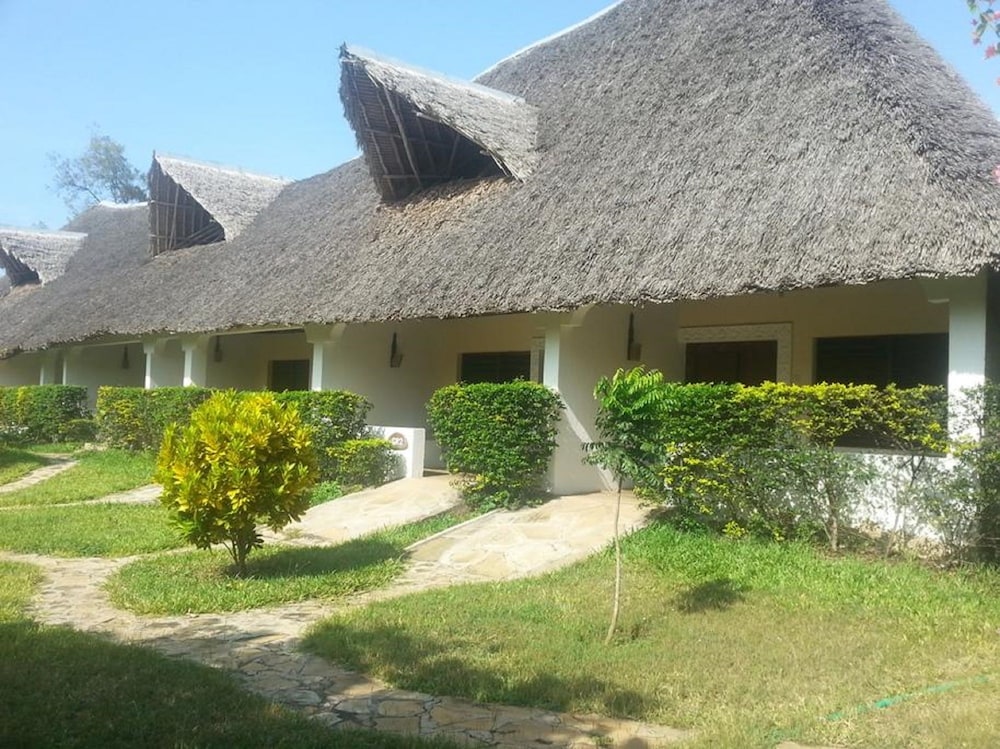 Maweni Beach Cottages — Mombasa