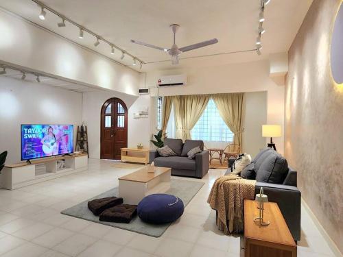 New 14pax Petaling Jaya Damansara Landed Home next Starling Atria Mall 1U IKEA — 4-Star Luxury Hotel in Petaling Jaya, Malaysia