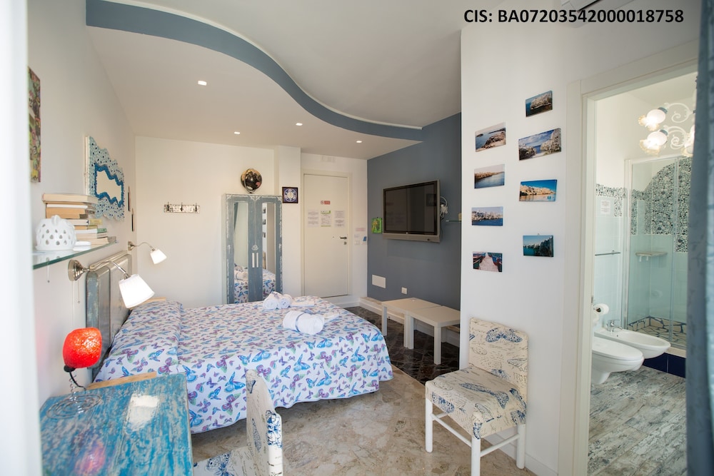 Room versomare Room Scirocco Cis Ba — hotel in Polignano A Mare
