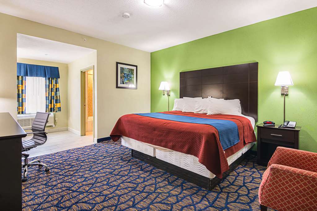 Rodeway Inn & Suites Ithaca South - carbon neutral hotel in Ithaca