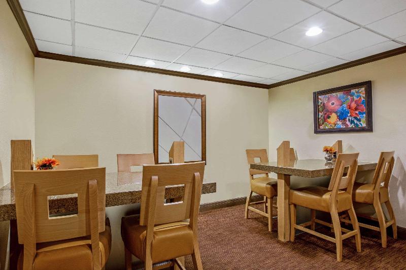 La Quinta Inn & Suites Miami Cutler Ridge - photo 7