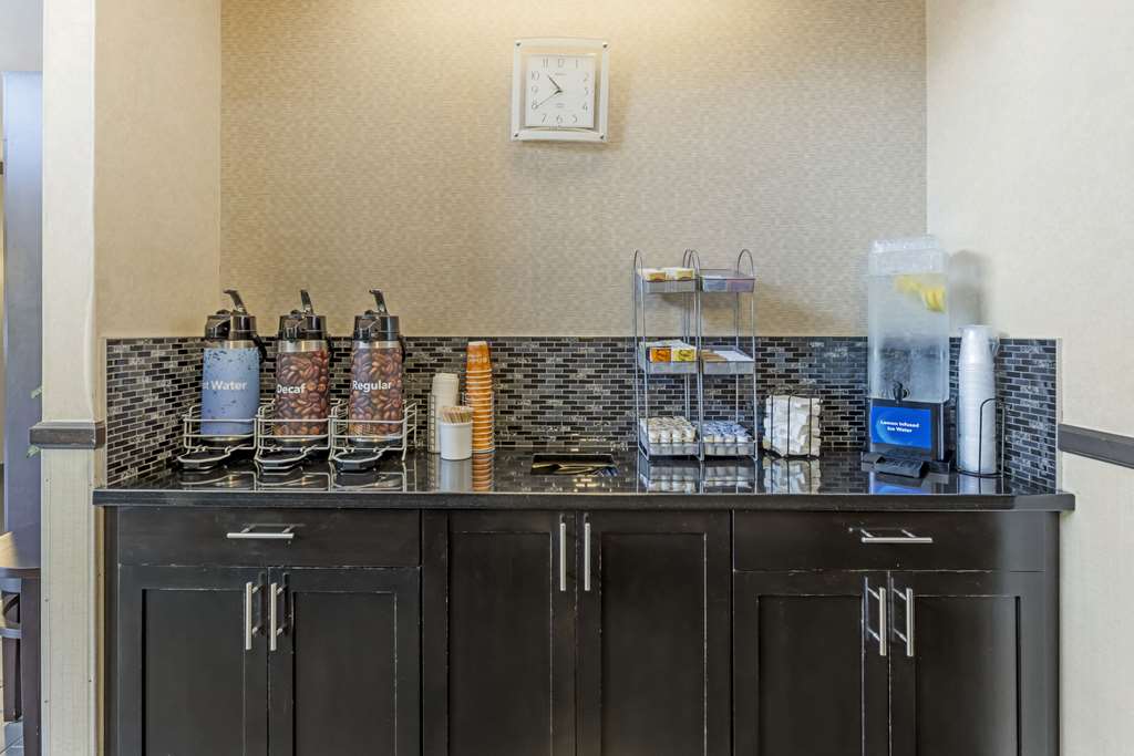 Comfort Suites Near Vancouver Mall - photo 7
