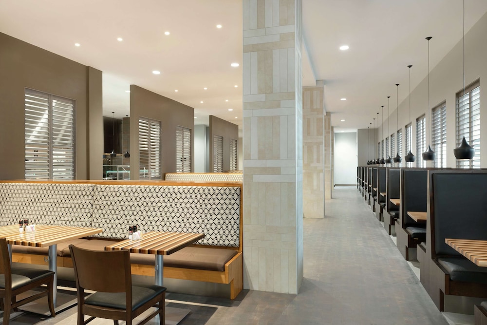 Embassy Suites by Hilton Charlotte Ayrsley - photo 37