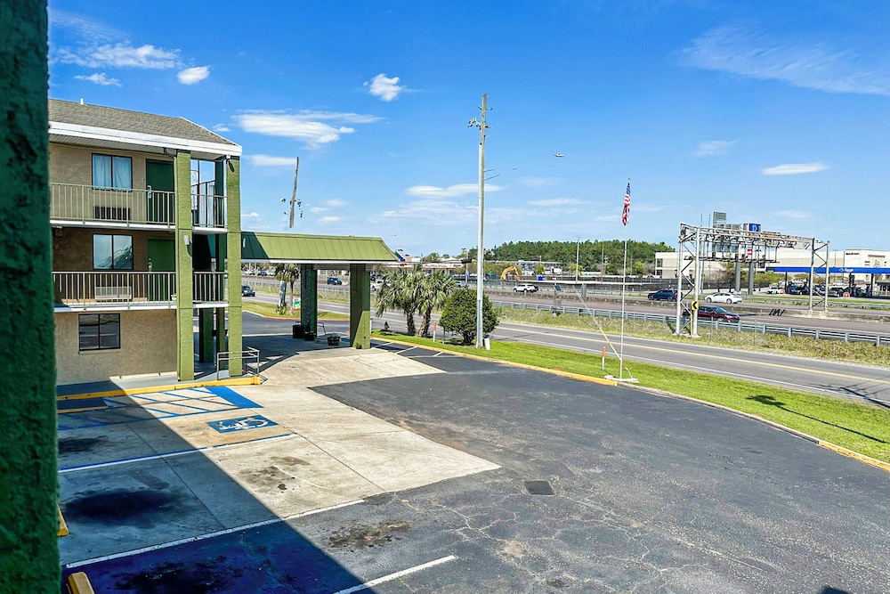 OYO Hotel Mobile AL I 65 at Airport Blvd - photo 127