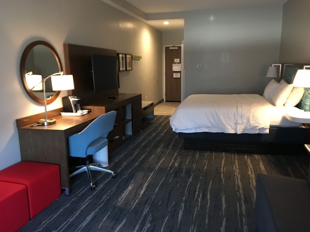 Hampton Inn Old Bridge - photo 2