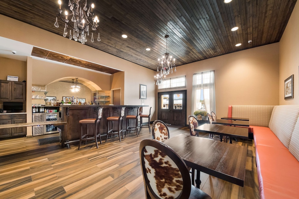 Best Western Bandera Suites & Saloon - photo 32