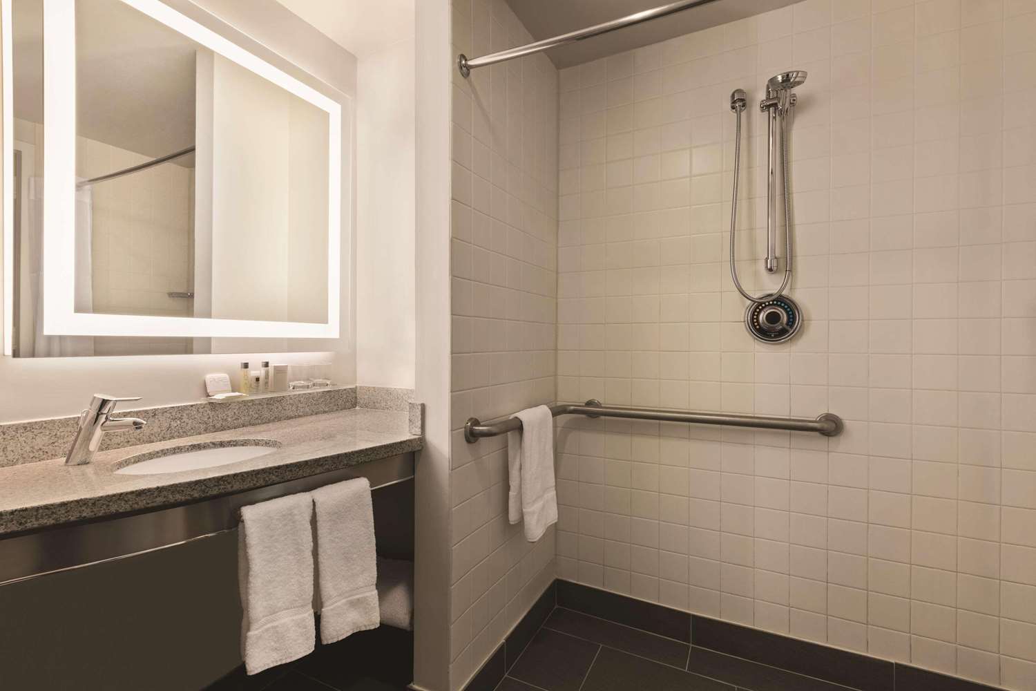 Radisson Hotel New York Wall Street - photo 24