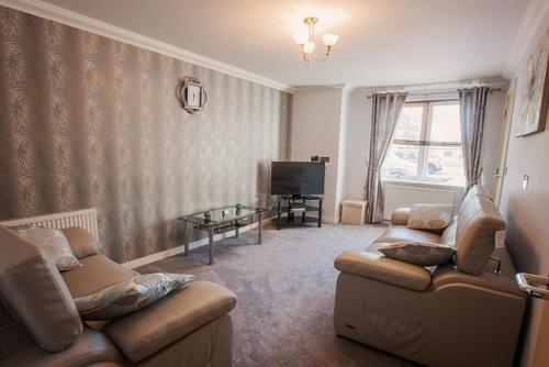 2 Bed Blackburn Village Apt with Wifi & Parking — 4-Star Luxury Hotel in Aberdeen, United Kingdom