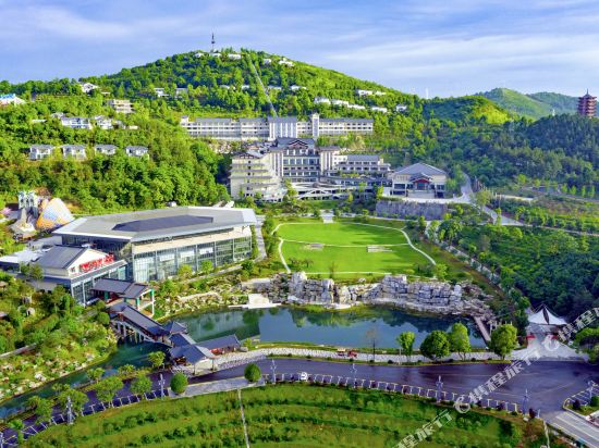 Wyndham Grand Plaza Royale Peach Blossom Hot Springs Resort Hunan in Changde, People's Republic of China
