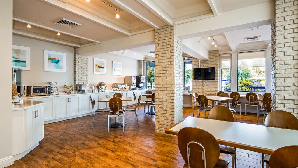 Best Western Plus Yacht Harbor Inn - photo 10