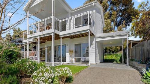 Whiteport by Wine Coast Holiday Rentals — 4-Star Luxury Hotel in Port Willunga, Australia