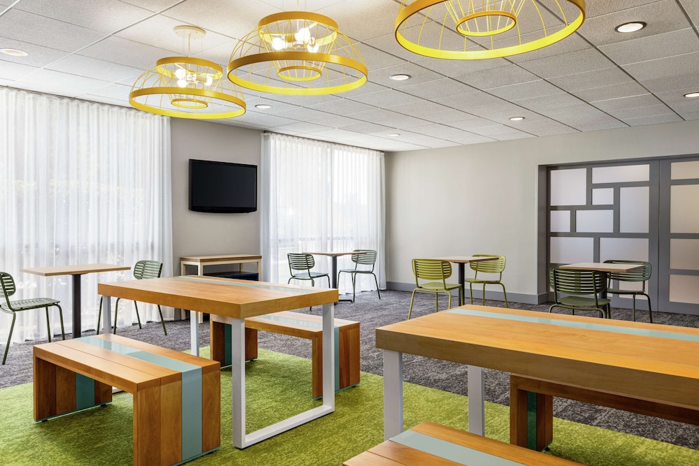 Spark by Hilton Germantown Washington DC North - photo 3