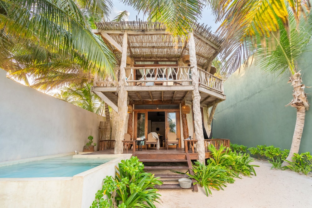 Private pool