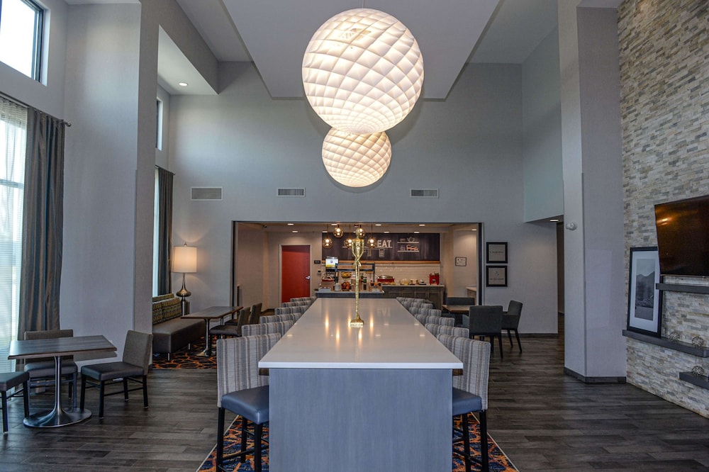 Hampton Inn & Suites Lenoir - photo 6