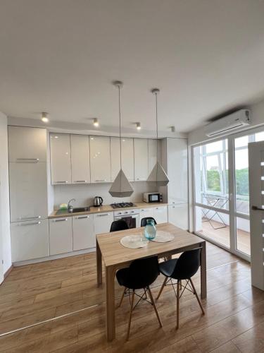 White Apartment Melnyka10 — 4-Star Luxury Hotel in Ivano-Frankivsk, Ukraine