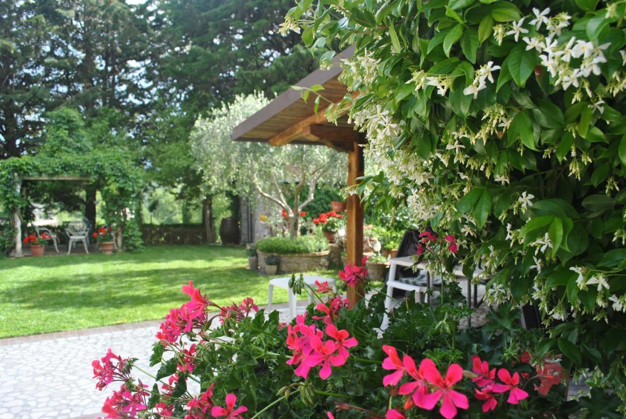 Villa Le Casaline — 4-Star Luxury Hotel in Spoleto, Italy
