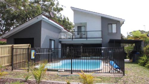 Lux Coastal Getaway With Private Pool in Hawks Nest, Australia