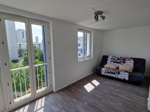 Location Studio Meuble Periode Jeux Olympiques — hotel in Rosny-Sous-Bois