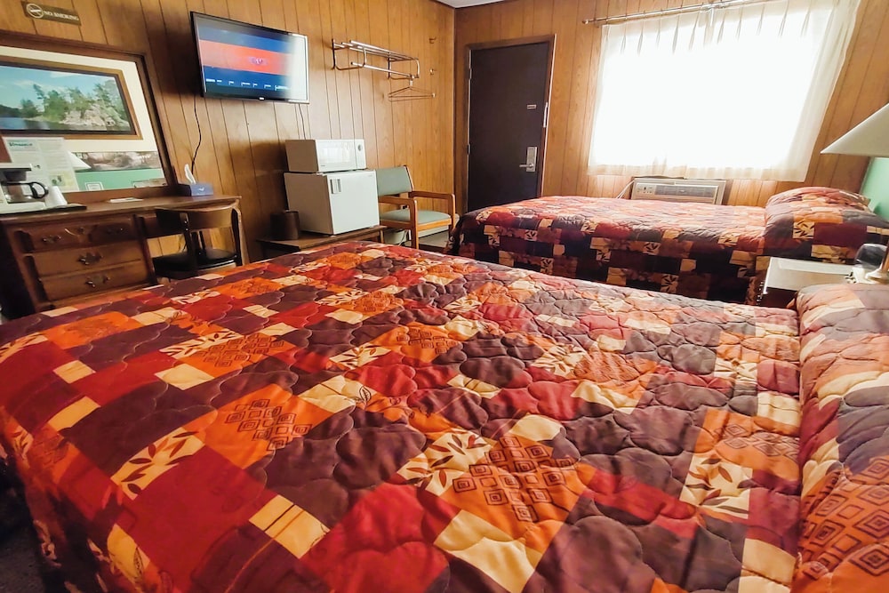 Love Hotels Voyageur by OYO at International Falls MN - photo 23