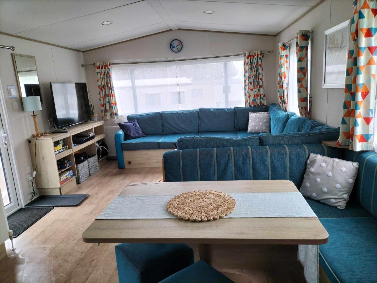 Abi static caravan close to Edinburgh - last minute hotel in Unknown City