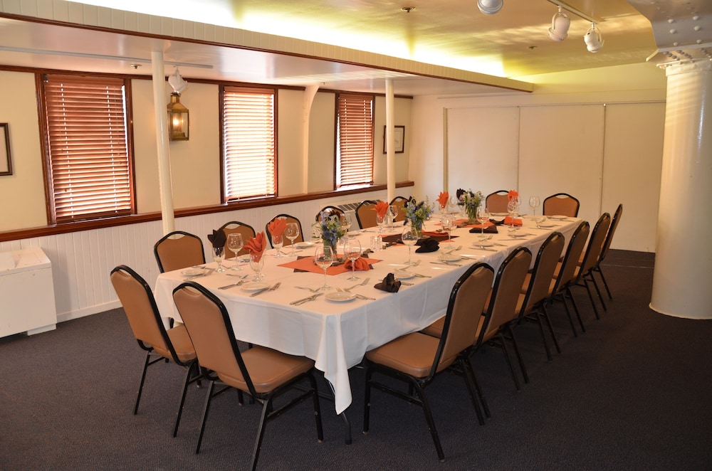 Delta King Hotel - photo 39