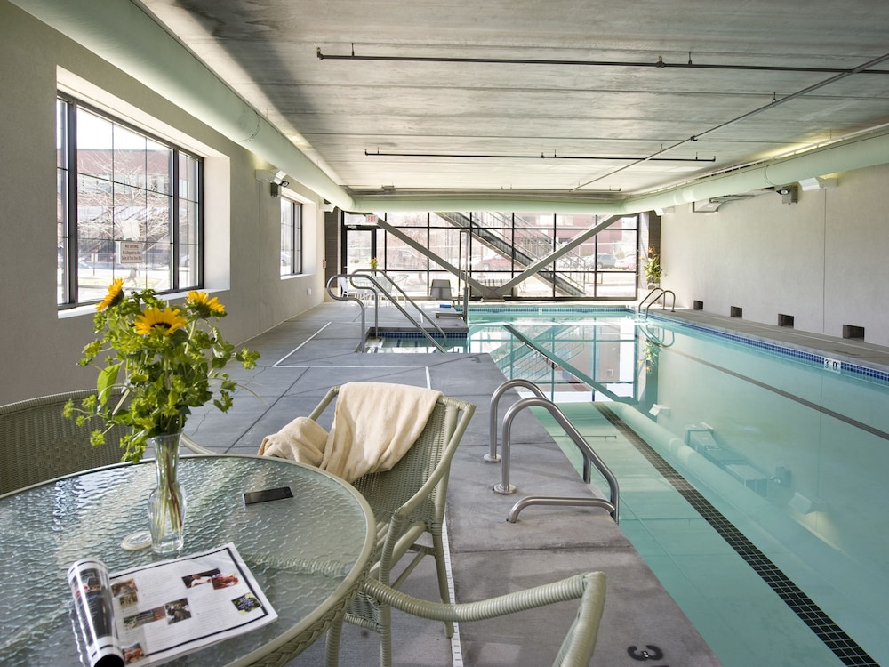 Grand Eastonian Hotel & Suites - photo 44