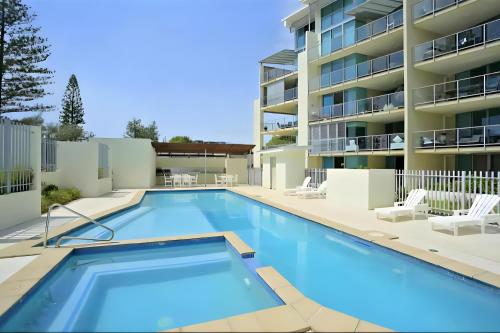 Oceanfront Ground Floor Apartment Dwell 3 in Bargara — 4-Star Luxury Hotel in Bargara, Australia