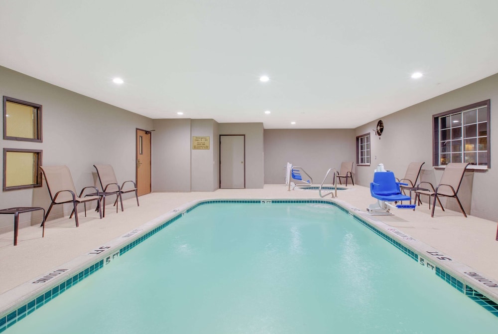 Days Inn by Wyndham Mesquite Rodeo TX - photo 12