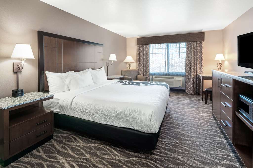 La Quinta Inn & Suites by Wyndham Belgrade Bozeman Airport - photo 12