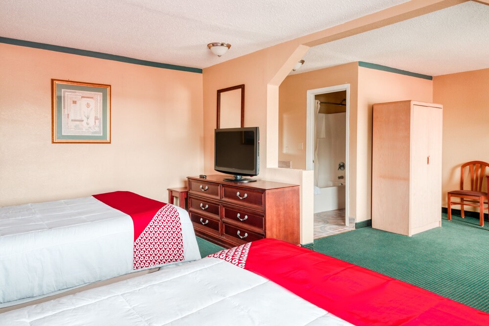 OYO Hotel Fayetteville S Eastern Blvd - photo 14