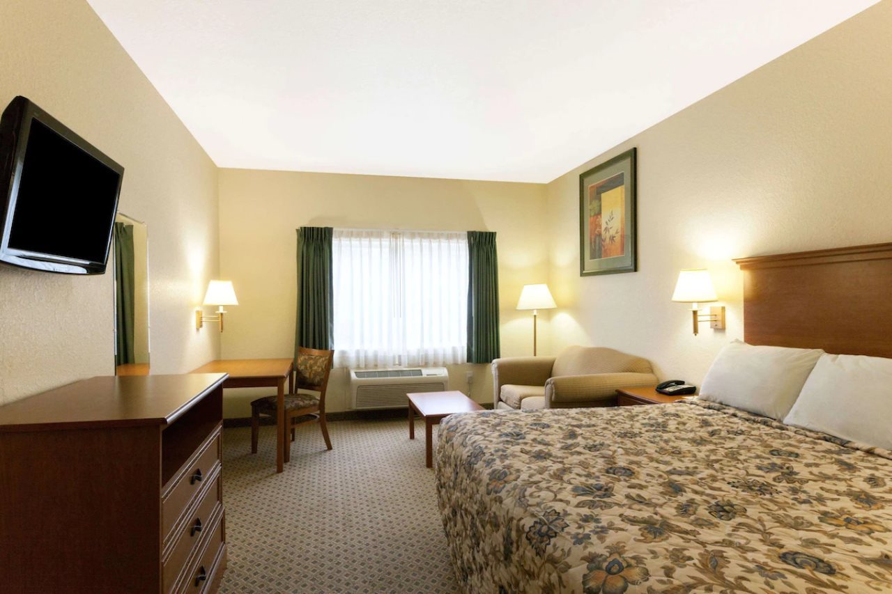 Days Inn by Wyndham San Antonio at Palo Alto - photo 19